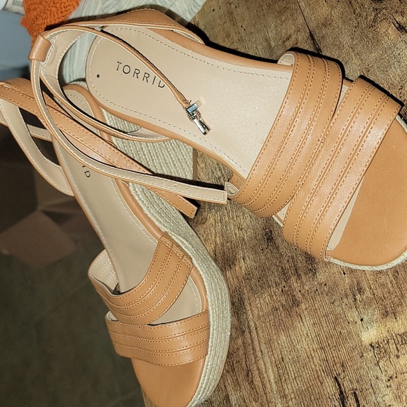 Brown heels - Picture 1 of 4